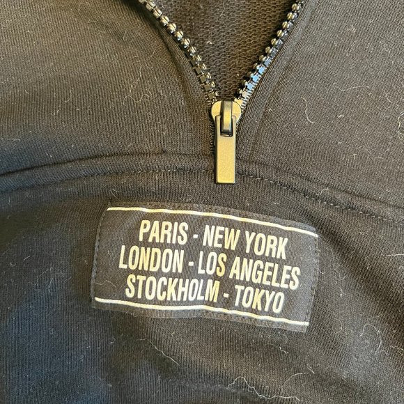 New cropped utility sweat with on point details - Picture 3 of 5